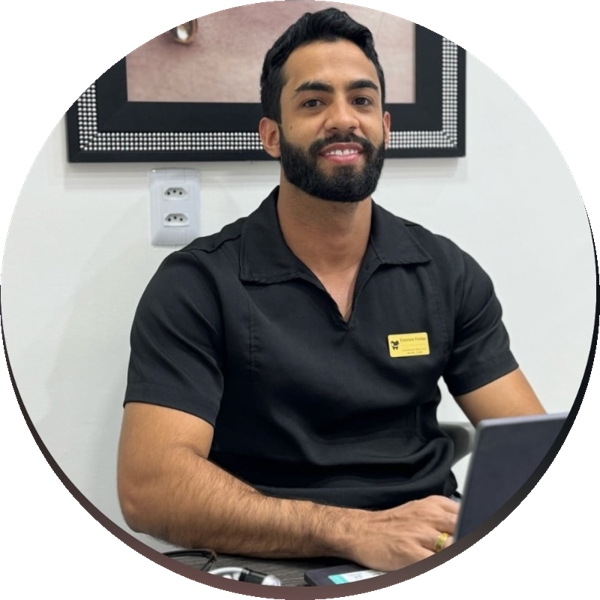 Retrato do Dr. Emerson Freitas, cirurgião-dentista